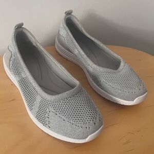 NEW Easy Spirit Women’s Glitz Slip On Walking Shoe 10 WW Extra Wide Silver